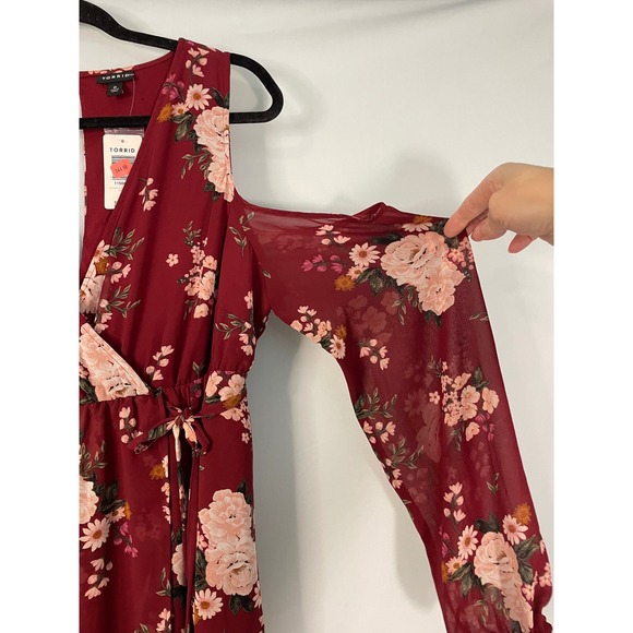 NWT Torrid Red Floral Cold Shoulder Wrap Dress Size 0 - Picture 4 of 15